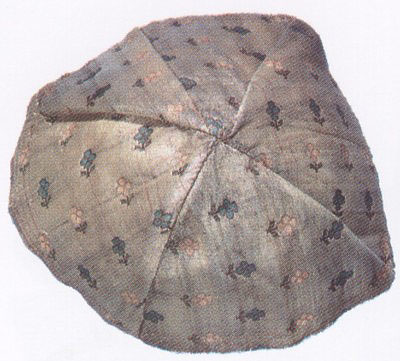 silk brocade cap, 17th century